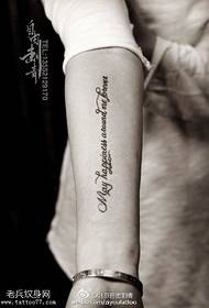 Modello di tatuaggio floreale inglese bellissimo braccio