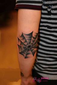 Kūrybingo rašalo voratinklio rankos tatuiruotės paveikslėlis