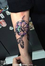 Labi nga kolor nga damgo nga catcher tattoo nga litrato