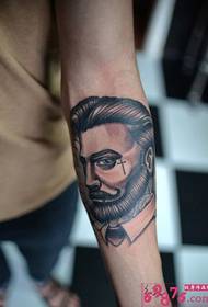 Портрет на рака, личност, слика со тетоважи