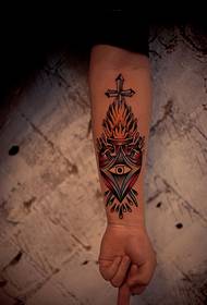 Immagini del tatuaggio del braccio dei fuochi d'artificio del cuore di personalità