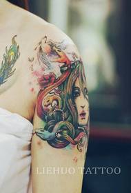 時尚女性手臂美麗的彩色的美杜莎紋身圖案圖片
