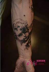 Euroopan ja Amerikan veistos enkeli vauva käsivarsi tatuointi kuvia