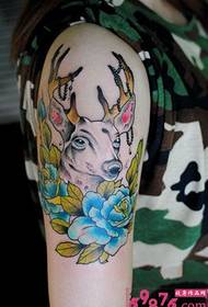 Warna tattoo gambar elk panangan