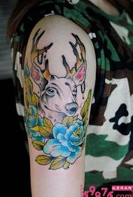 Foto tatuaggio braccio braccio di colore
