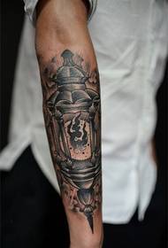 Quadres de tatuatge amb braç de llum de la làmpada oli europea i americana