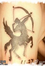 Glamurozni uzorak tetovaže strijelca