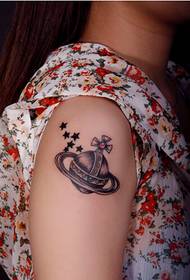 La moda del braccio di bellezza in seguito ha visto un'immagine del modello del tatuaggio del fumetto