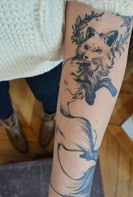 Persönlichkeit Mode Arm Fuchs Tattoo Muster Bild