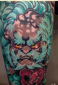 Wêneyê Modelê Trendê Fashion Tang Lion Tattoo