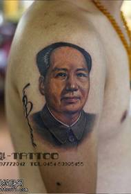 Ei, pots besar a Mao Zedong com un tatuatge