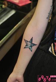 Elemento stellato, stella, immagine del tatuaggio del braccio