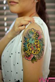Serratura creativa cù stampa di tatuaggi di bracciu chjave