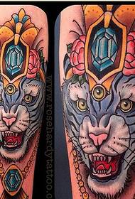 Hallitseva käsivarsi väri Tiger Tatuointi kuvio kuva