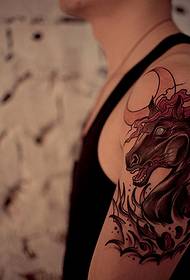 Kreatív ló fej kar tetoválás kép