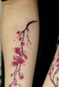 MM arm pragtige gekleurde pruim tattoo patroon foto