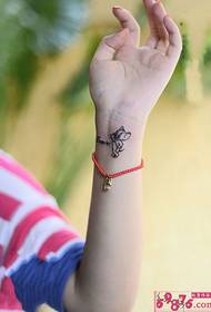 Simpatico cartone animato topo polso tatuaggio foto