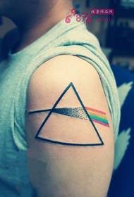 تصویر خال کوبی بازوی خلاق مثلث رنگین کمان