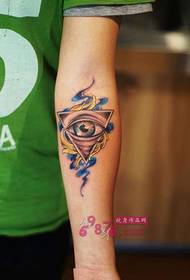Kreativ tatovering med alle øyne