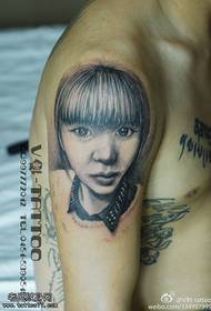 ຕາໃຫຍ່ຮູບແບບ tattoo ສາວງາມ