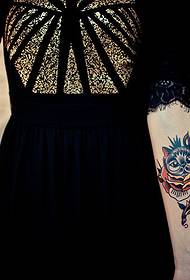 Creatieve rose kat arm tattoo foto