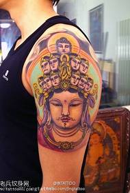 Padrão de tatuagem de Buda solene brilhante e solene