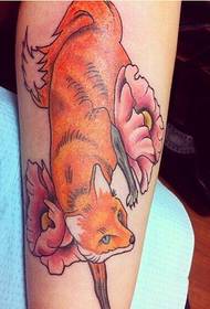 Un'immagine elegante del tatuaggio del tatuaggio della volpe di colore del braccio raccomandata