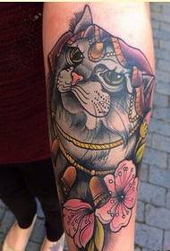 女性の腕のファッションかわいい猫のタトゥーパターン画像