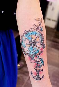 女性手臂时尚好看的彩色指南针船锚纹图片