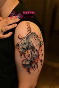 Cadro alternativo de tatuaxe de brazo da personalidade do monstro