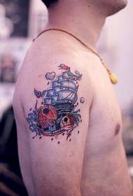Gambar tato lengan pria perahu layar squid