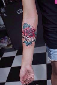 Снимка на ръката цвят роза писмо татуировка