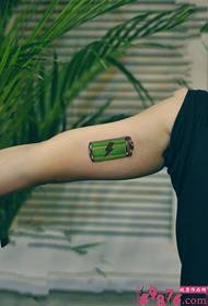 Picculu ritrattu creativo di tatuaggio di bracciu batterie