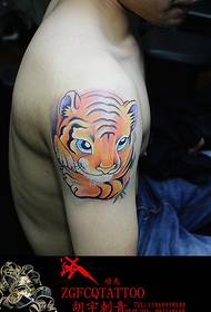 Tatuaje de calavera de tigre de color