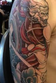 Sun Wukong tetovaža, ki je bila izpostavljena na roki