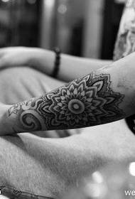 Uzorak tetovaže simbola cvijeta Dahlia