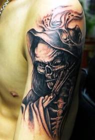 Personalidade dominadora da tatuagem da morte do braço