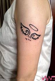 Eņģeļa spārnu rokas tetovējuma attēls