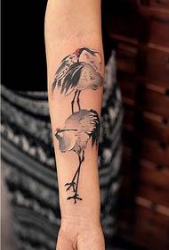 Brazo femenino personalizado bonita imagen de patrón de tatuaje de grúa de tinta