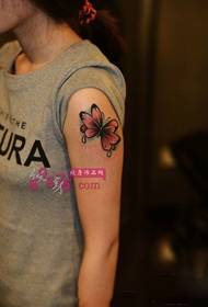 Kis friss pillangó lány kar tetoválás kép