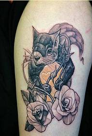 Personalitate elegantă a brațului, mouse frumos, tatuaj, imagine de tatuaj
