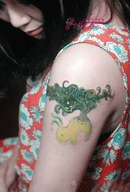 Meisje dromerige elf konijn arm tattoo foto