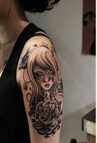 Immagine del tatuaggio del lepidottero del clown del clown grigio nero di personalità femminile del braccio