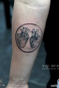 Levendig beeld hart tattoo patroon