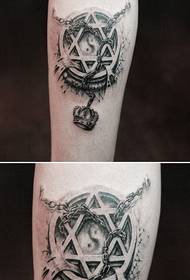 Immagine del tatuaggio del braccio creativo della corona a grillo