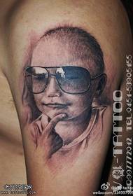 Gražus berniuko tatuiruotės modelis