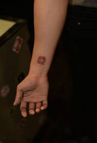 Arm verse zeehond tattoo foto