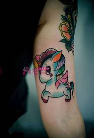 Bras mignon image de tatouage de mode poney