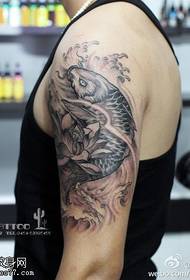 მდიდარი და სიცოცხლის ხანგრძლივობა koi tattoo ნიმუში