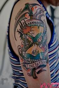 Imagine de tatuaj braț creativ cu clepsidră de viață